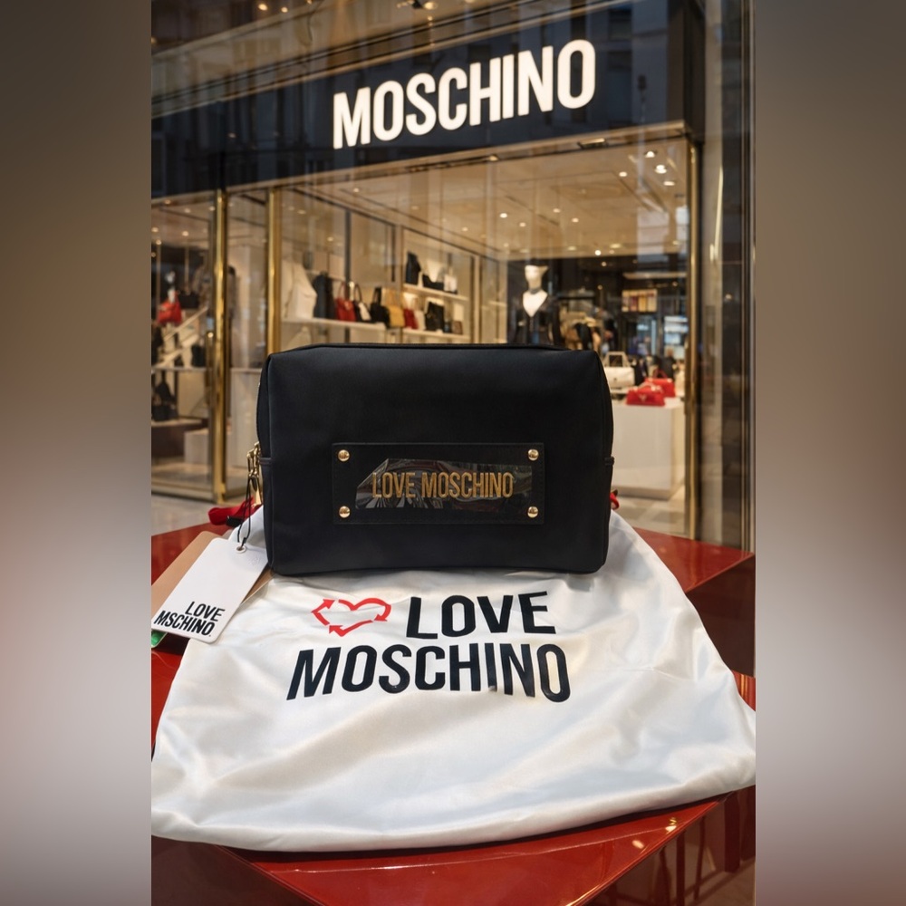 Love Moschino Black clutch/cosmetic bag.